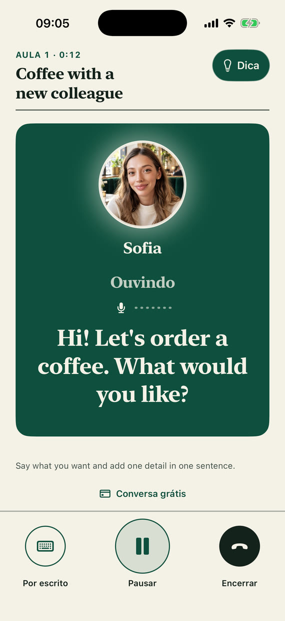 Tela da aula: Sofia ouvindo, a pergunta “Hi! Let's order a coffee. What would you like?” e o botão Dica em destaque